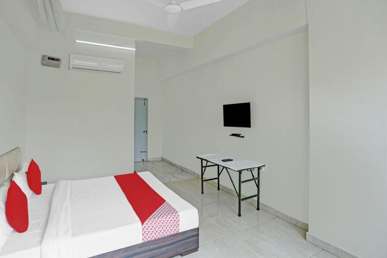 Oyo Flagship 80971 The Lime Tree Bareilly Esterno foto